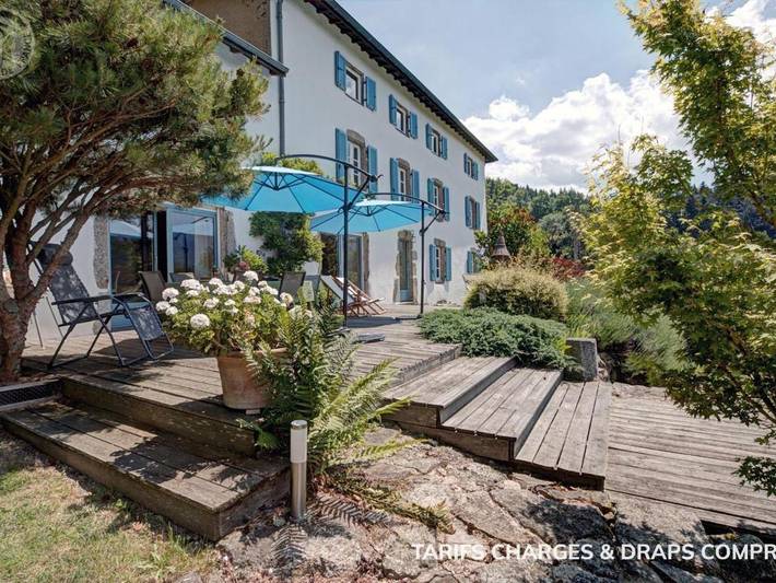 Location de vacances pour 14 personnes, avec Balcon et Terrasse ainsi que Jardin et Sauna à Saint-Jean-la-Vêtre