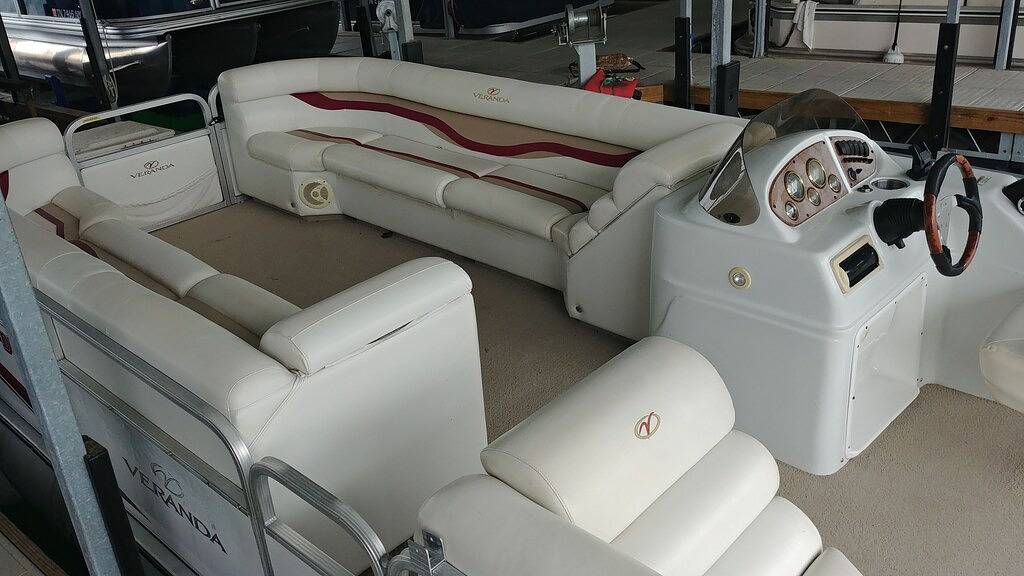 Cozy Comfort on Norris Lake - Tritoon/Jetski rental available - dock for free! in Norris Lake