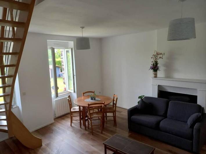 Gîte pour 6 personnes, avec terrasse ainsi que vue et jardin, animaux acceptés à La Villette
