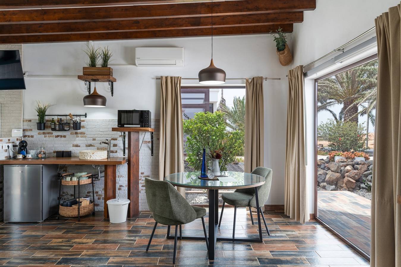 Casa Vacacional 'Guenia Ii' con Vista a la Montaña, Wi-Fi y Aire Acondicionado in El Mojón (Lanzarote), Teguise