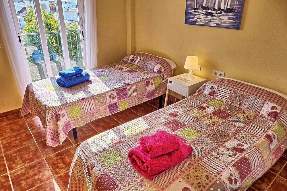 Top Floor Flat By Balcon De Europa With Sea Views in Nerja Centre, Nerja