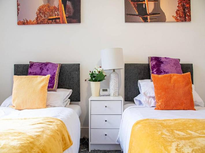 Apartment for 10 people, with garden in Doncaster