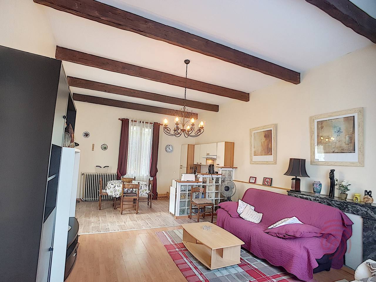 Appartement entier, Charmant F2 avec terrasse près du centre et des thermes, animaux acceptés, options de services disponibles in Lamalou-les-Bains, Région de Béziers