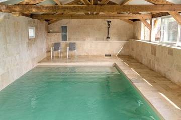 Gîte pour 60 personnes, avec jardin et jacuzzi à Saint-Désir