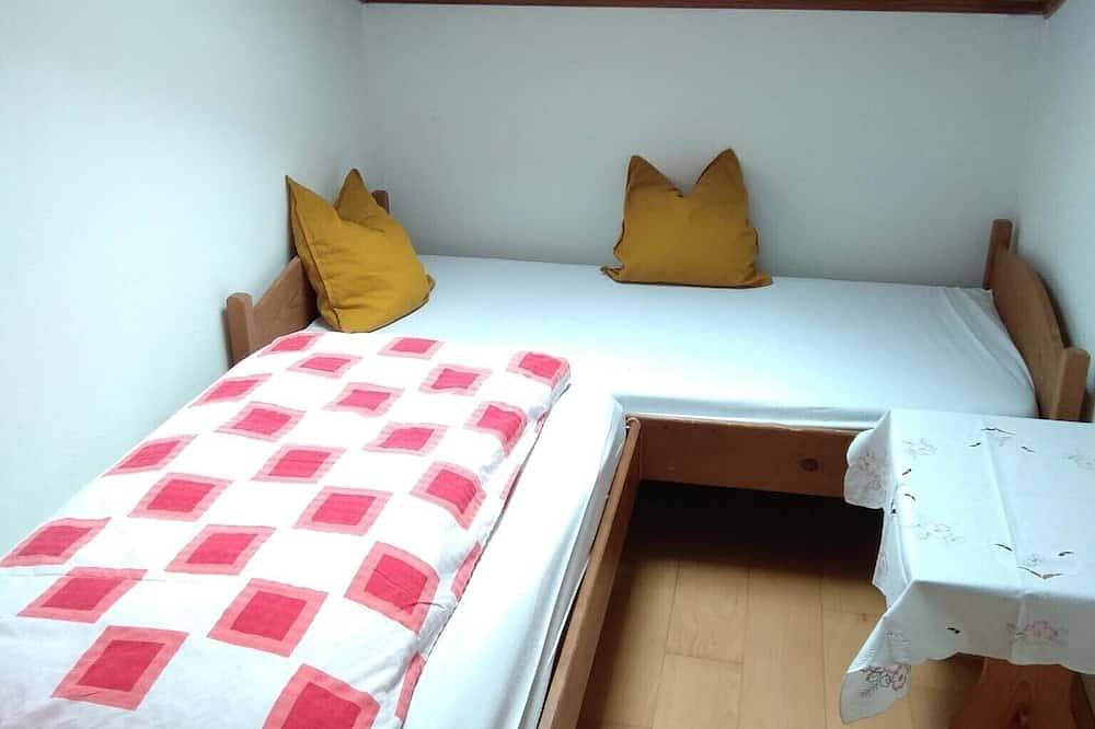 Ganze Wohnung, Ferienwohnung Kampenwand, 55 qm Obergeschoss, 2 separate Schlafzimmer in Riedering, Landkreis Rosenheim