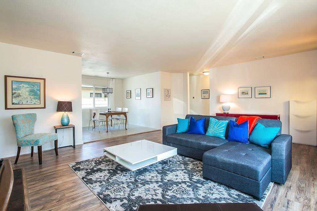 Neu gelistet! Geräumiges modernes Strandhaus - zu Fuß zum Strand in Ventura, Ventura County