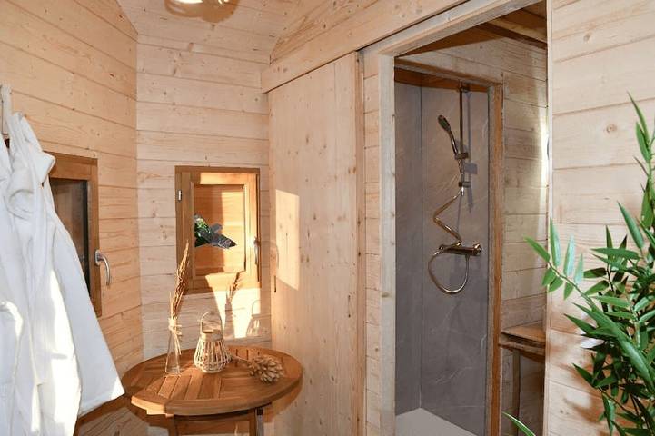 Location de vacances pour 2 personnes, avec jacuzzi ainsi que piscine et balcon à La Côte-Saint-André - 3