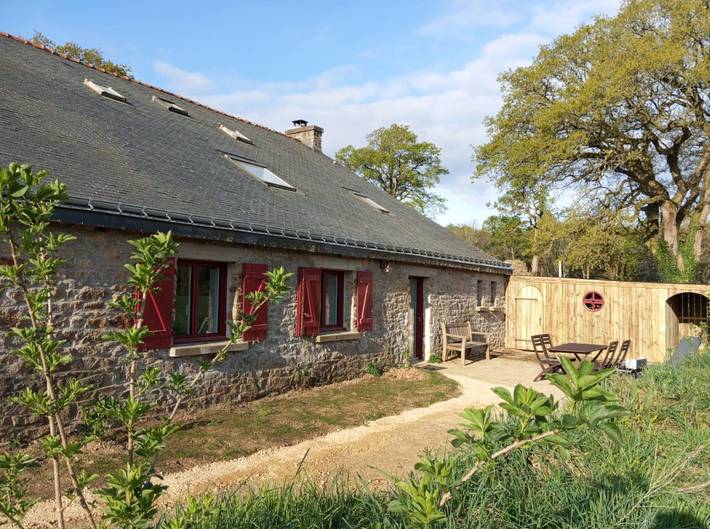 Gîte pour 6 personnes, avec terrasse et jardin à Rédené