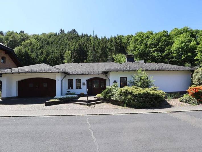 Ferienhaus für 6 Personen, mit Whirlpool und Garten sowie Pool und Sauna in Leimbach