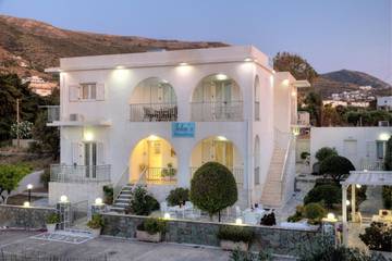 Gîte pour 3 personnes, avec jardin et vue dans Parikiá