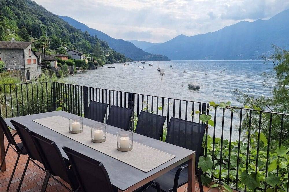 Ganze Wohnung, Ferienwohnung mit herrlicher Panoramablick und ein Badestrand direkt vor der Tür in Gambarogno, Lago Maggiore (Schweiz)