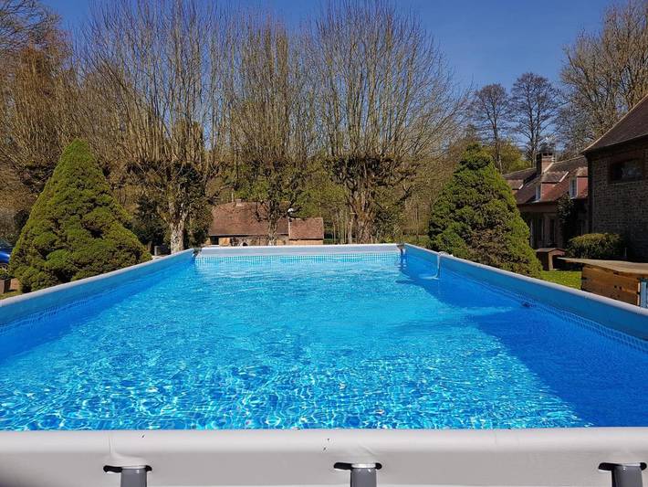 Location de vacances pour 13 personnes, avec Terrasse et Jardin ainsi que Piscine et Vue à Saint-Martin-d'Écublei