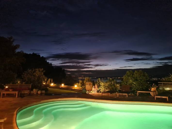 Location de vacances pour 2 personnes, avec jardin ainsi que sauna et piscine à Six-Fours-les-Plages - 4