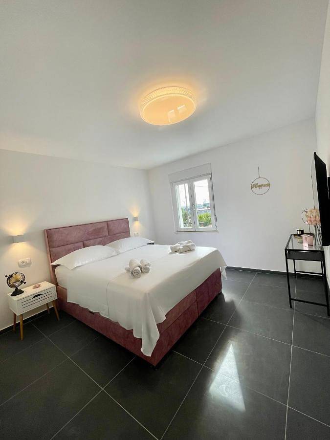 Maison d’hôte pour 2 personnes, avec Terrasse et Jardin ainsi que Piscine et Vue à Split - 3