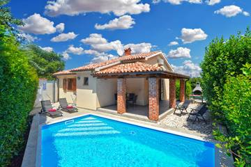 Ferienhaus mit Meerblick für 5 Personen, mit Terrasse und Pool in Istrien