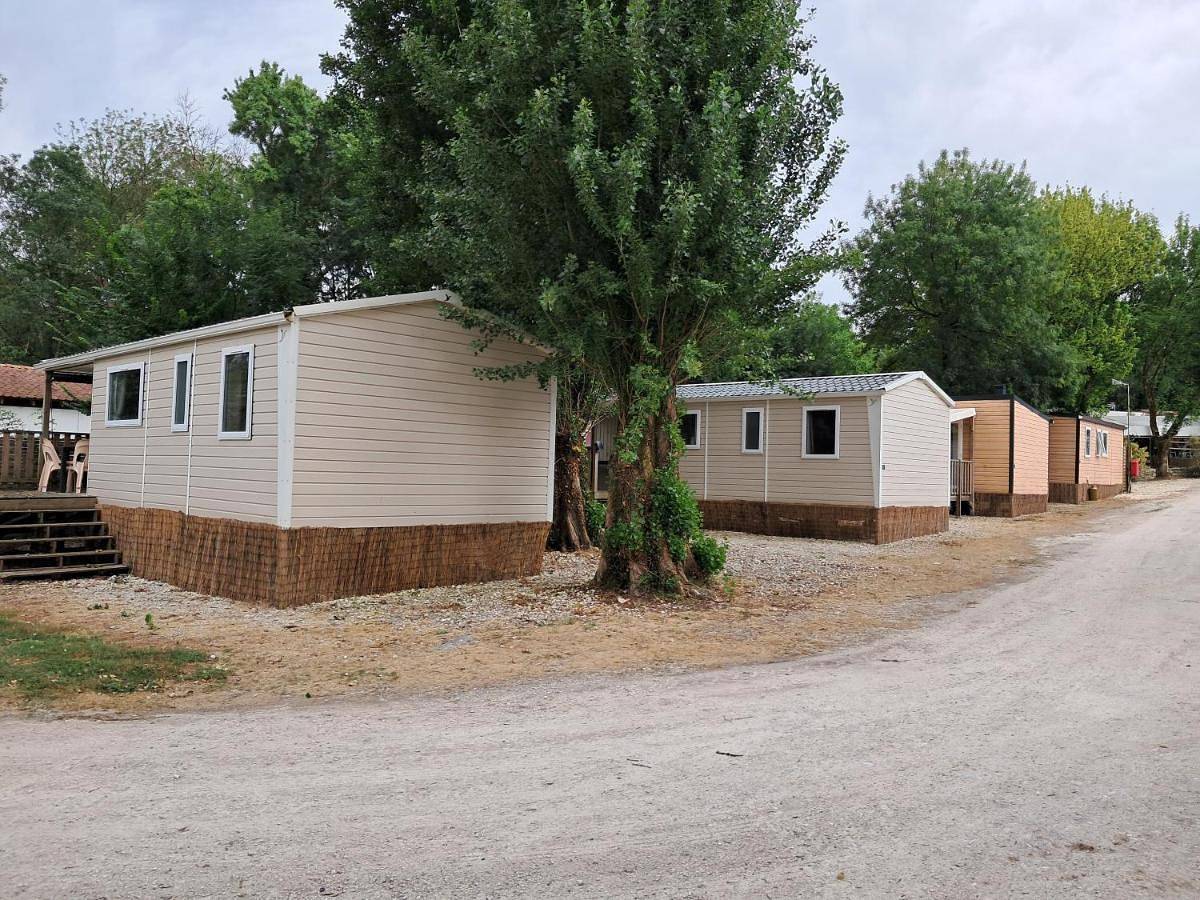 Family Bungalow in Crazannes, Région de Saintes