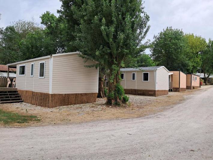 Location de vacances pour 8 personnes, avec jardin ainsi que vue et piscine à Crazannes - 3