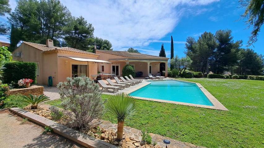Villa pour 12 personnes, avec Terrasse et Jardin ainsi que Piscine et Vue à Saint-Cyr-sur-Mer