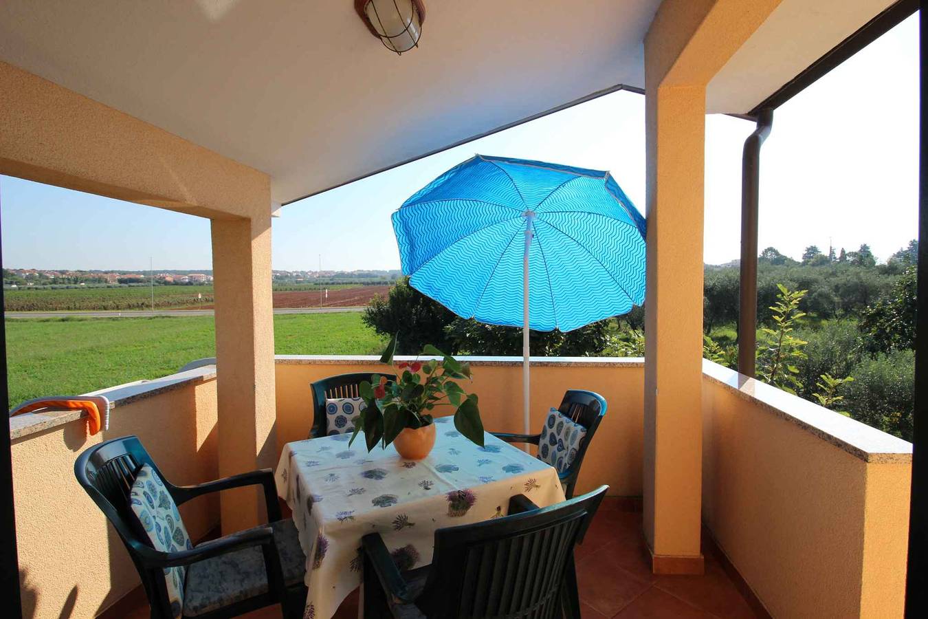 Geheel vakantieappartement, Vakantiewoning op een groene en rustige locatie  in Novigrad, Mareda