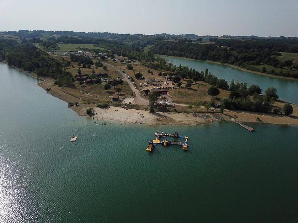 Les Chalets du Lac de la Gimone in Saint-Blancard, Gers