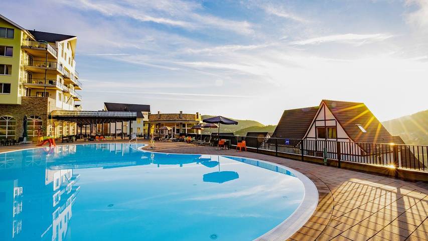 Ferienwohnung für 4 Personen, mit Balkon und Sauna sowie Pool, mit Haustier in Heimbach