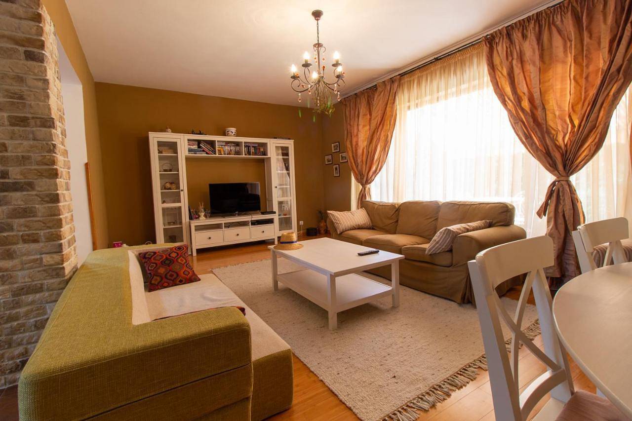 Vila cu Mesteceni in Walachia