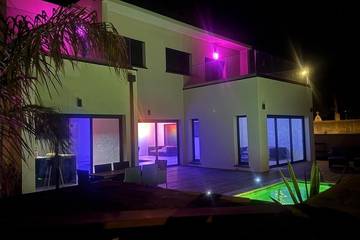 Cottage pour 10 personnes, avec piscine à Villetelle