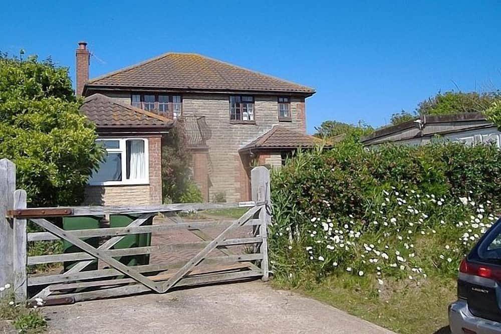 Countryside Cottage 5 mins from the sandy beaches on the Isle of Wight. in Brighstone, Isle of Wight