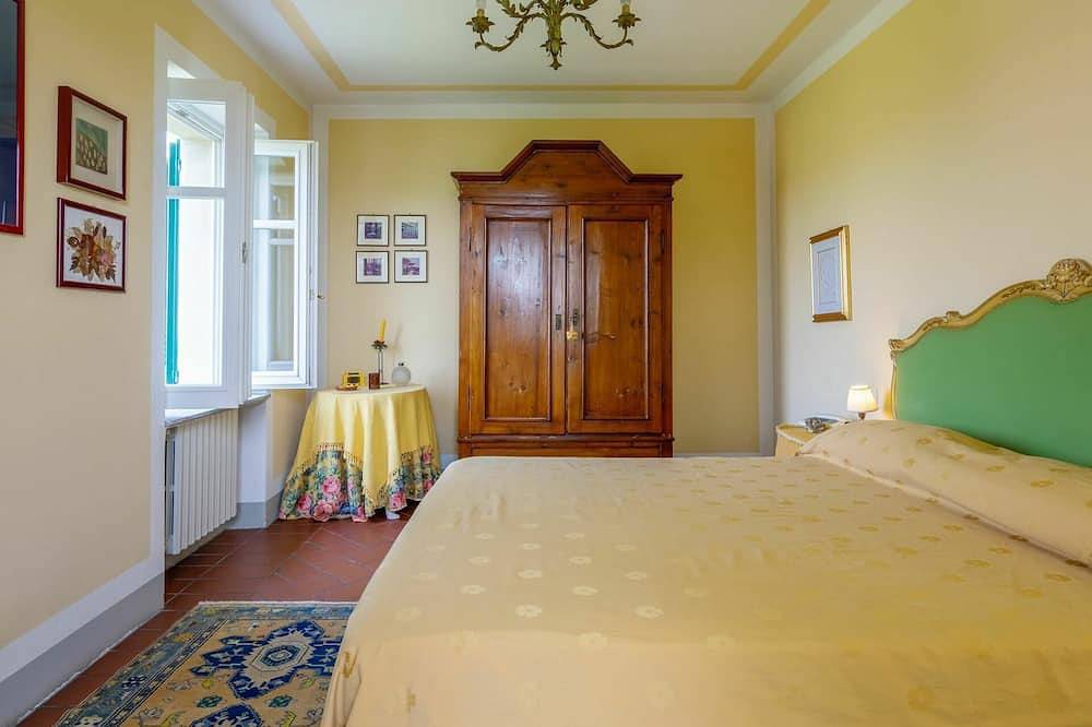 Alleinstehendes Ferienhaus mit privatem Pool,  W-Lan, Klimaanlage, Tv, Innenhof, Panoramablick in Zenevredo, Oltrepò Pavese
