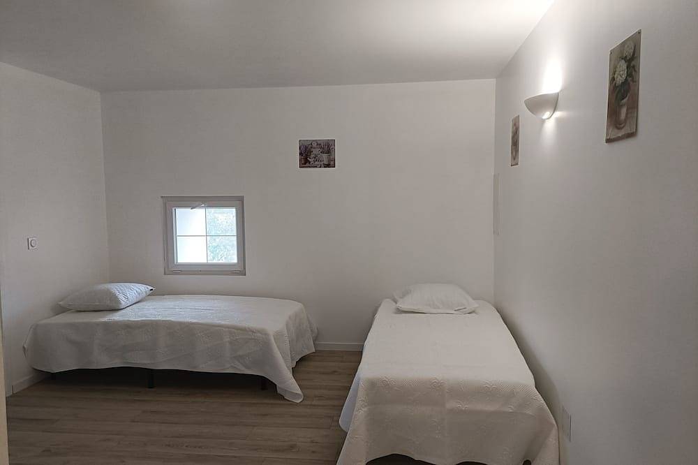 Big cottage country 8 bedroom, pool, game room, spa, 24 people in Blaymont, Agen und Umgebung