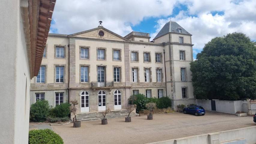 Appartement de vacances pour 3 personnes, avec jardin ainsi que terrasse et piscine