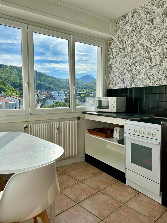 Appartement entier, One-Bedroom Apartment in Royat, Parc naturel régional des Volcans d'Auvergne