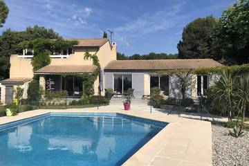 Gîte pour 6 personnes, avec jardin à Rognac