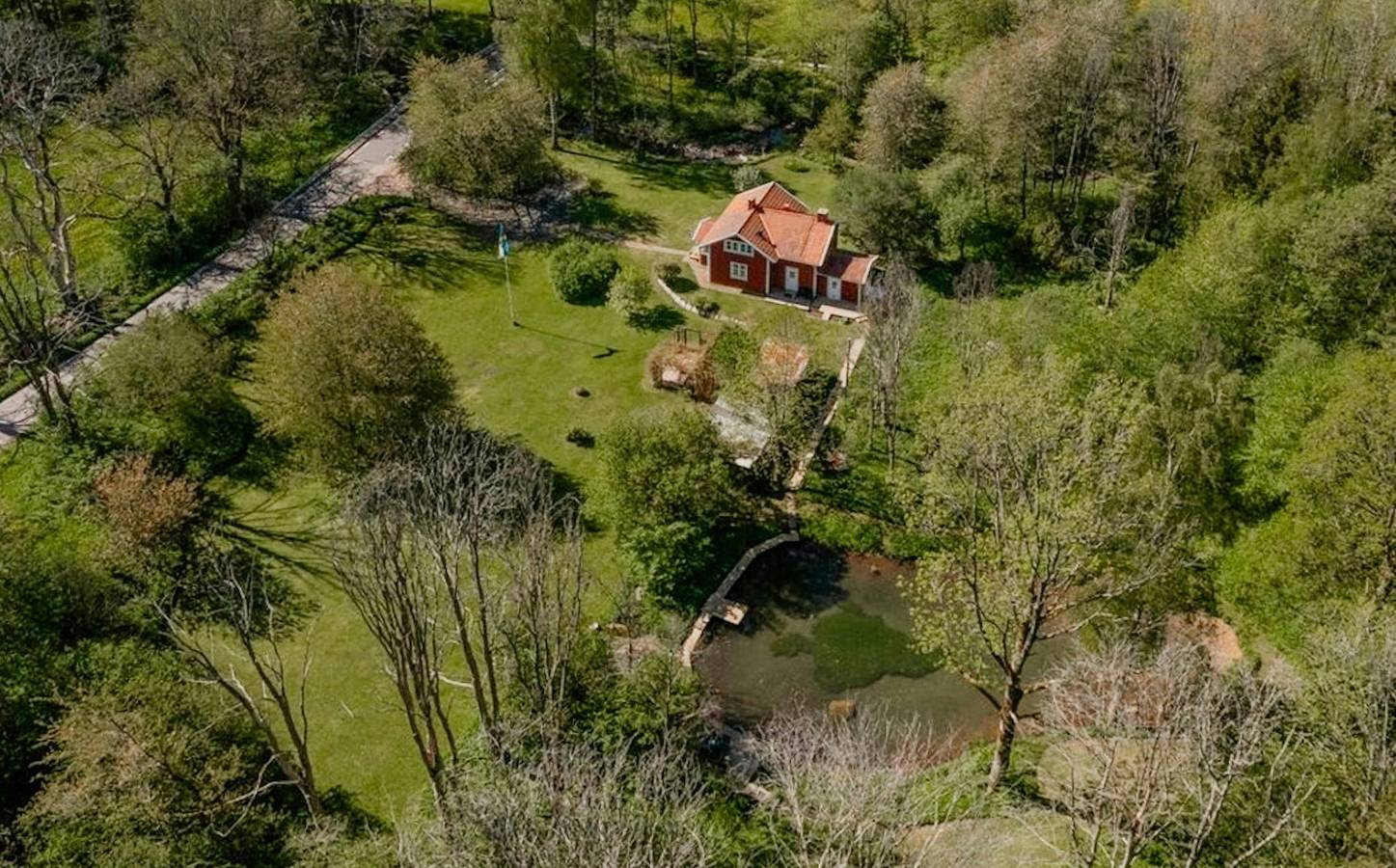 Entspannende Villa mit Kamin und eigenem Bach in Öglunda distrikt, Västergötland