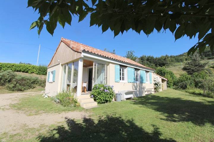 Location de vacances pour 4 personnes, avec Terrasse ainsi que Jardin et Vue à Lamastre