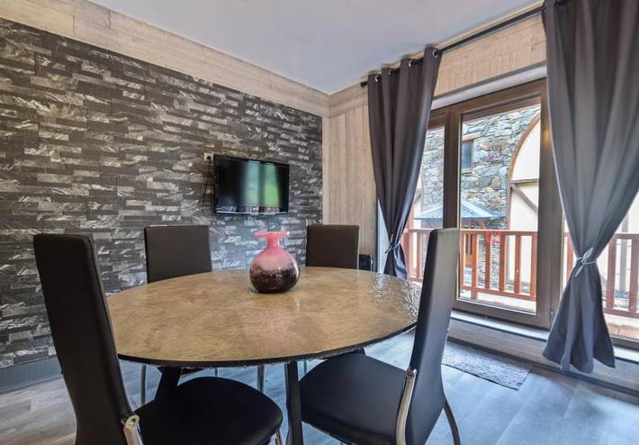 Gîte pour 4 personnes, avec terrasse et vue dans Incles - 4