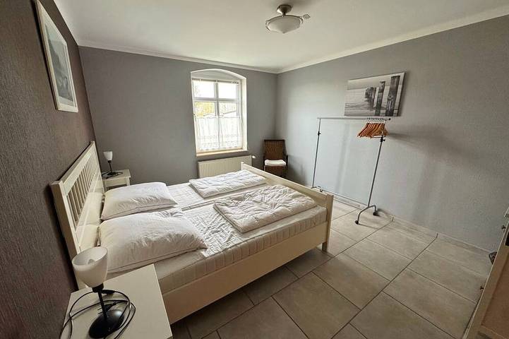 Ganze Wohnung, Charmante Ferienwohnung in Ostseenähe – mit großem Garten zum entspannen in Rövershagen, Rostock und Umgebung