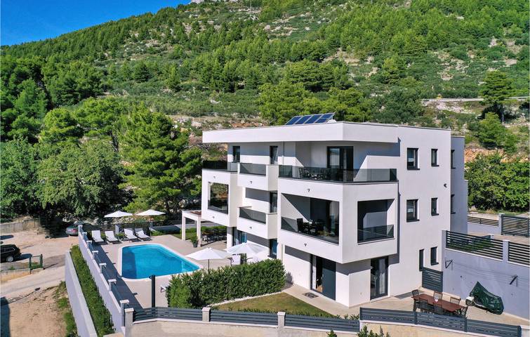 Apartament wakacyjny dla 4 osób, z Taras i Basen w Baška Voda
