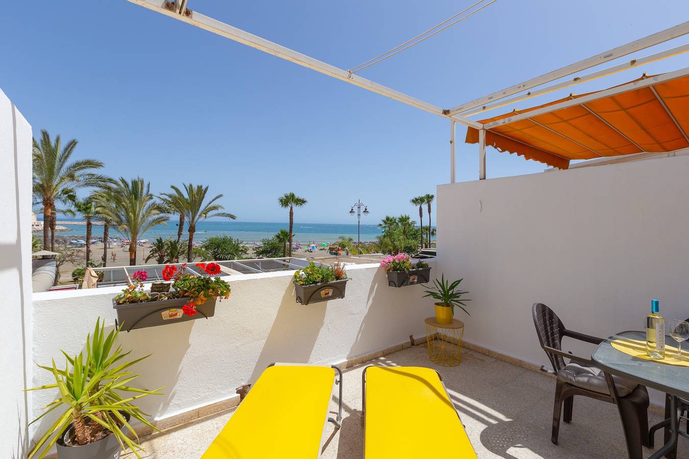 Appartement entier, Appartement "Right on the Beach" avec vue mer, Wi-Fi, terrasse et jardin in Benalmádena Costa, Benalmádena