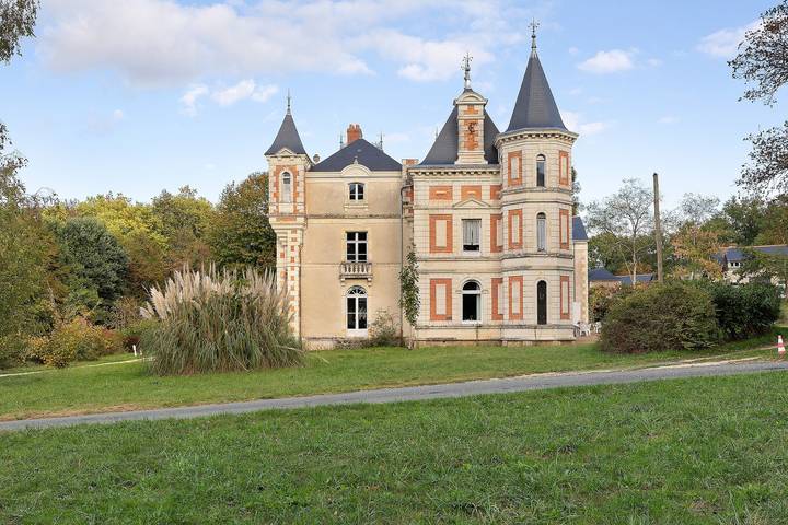 Château pour 50 personnes, avec Jardin et Vue sur le lac dans 