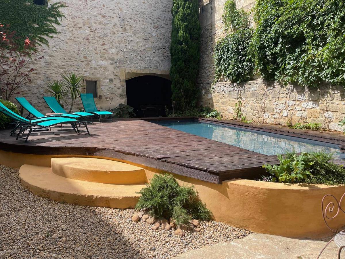 Four-Bedroom Villa with Private Pool in Collias, Région de Nîmes