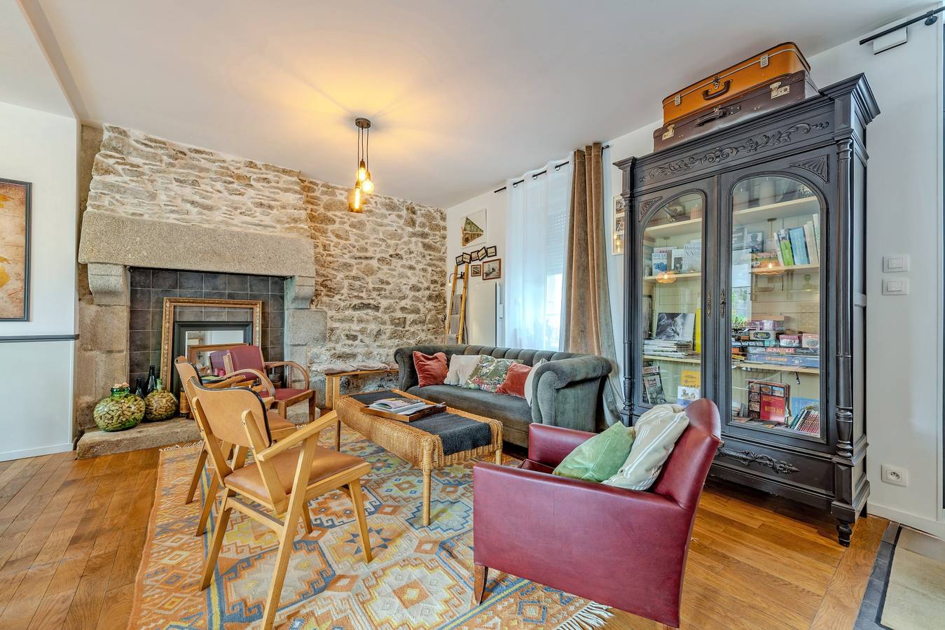 Holiday Home 'Maison 8 Pers Plein Centre Ville' with Private Terrace, Garden & Wi-Fi in Lesneven, Brest region