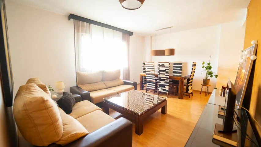 Apartamento de vacaciones para 4 personas, con jardín además de piscina y vistas - 1