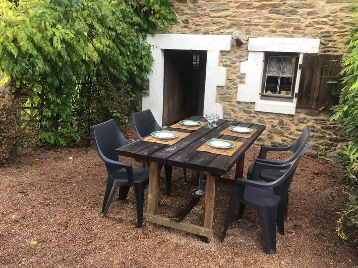 Holiday Home 'Gîte La Cave' with Shared Pool, Private Terrace and Wifi in Saint-Saud-Lacoussière, Périgord-Limousin Regional Nature Park