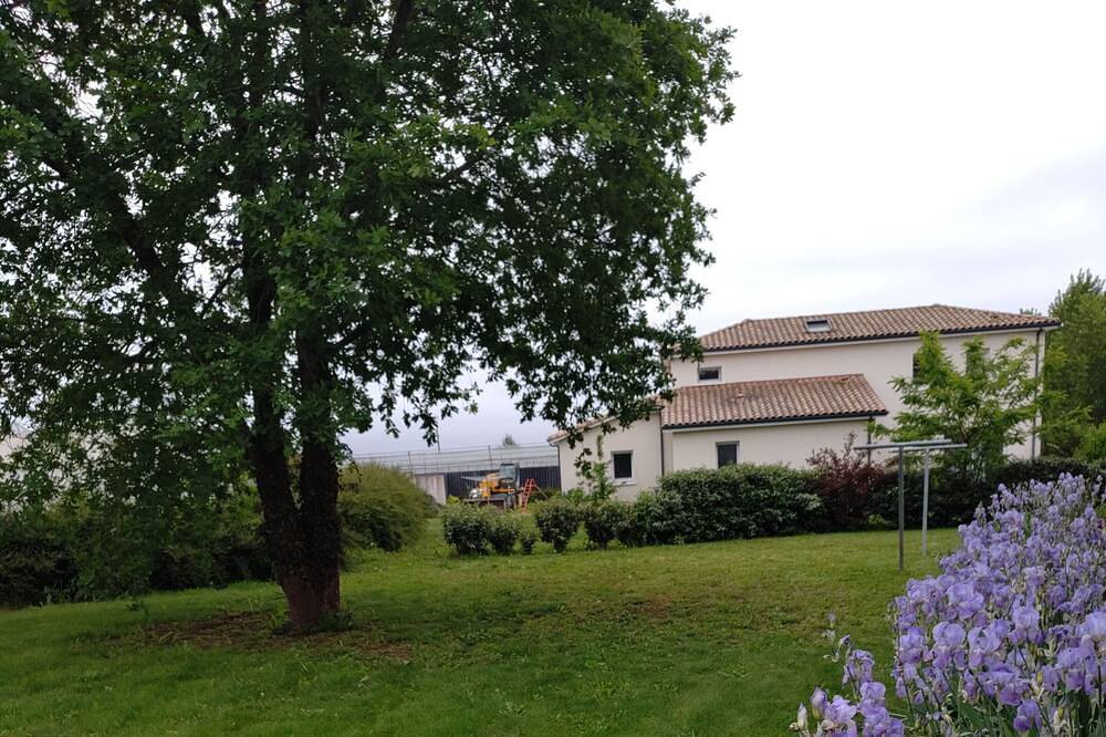 Rental in the countryside for 2 people, from €57 per night in Sainte-Livrade-sur-Lot, Région de Villeneuve-sur-Lot