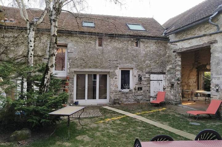 Gîte pour 4 personnes, avec terrasse et jardin à Achères-la-Forêt