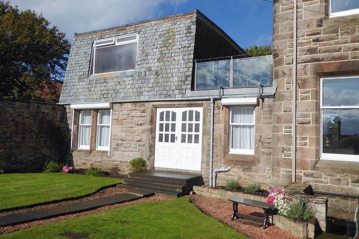 Cottage for 8 people, with garden, with pets in Crail