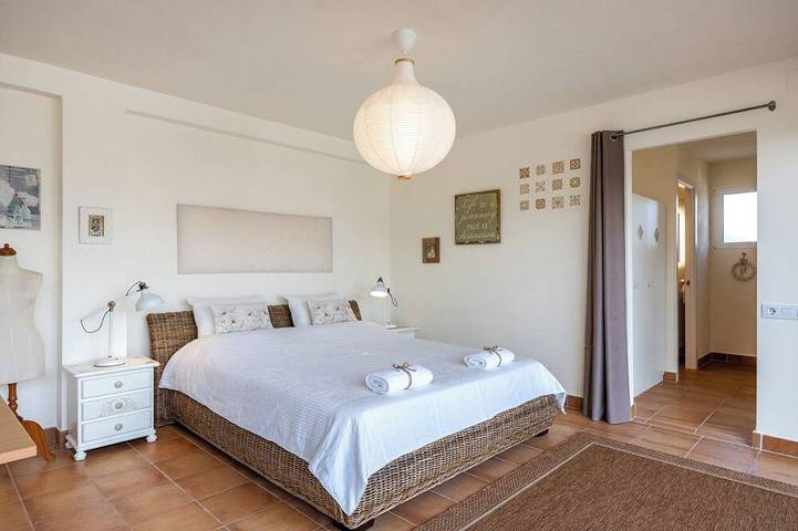 Oasis with a private saltwater pool for couples, overlooking the mountains in Ontinyent, Province de Valence
