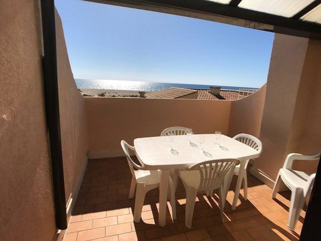 Beachfront 1-Bedroom House for 4 with Terrace, Parking, and Modern Amenities in Port Leucate in Port Leucate, Leucate