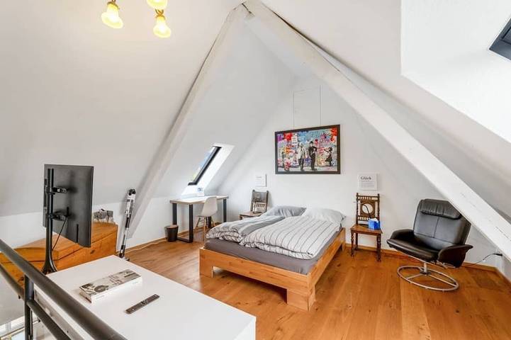 Ganze Wohnung, Modernes Loft am Rebberg im historischen Winzerhof mit Pool, Hunde erlaubt! in Norsingen, Ehrenkirchen